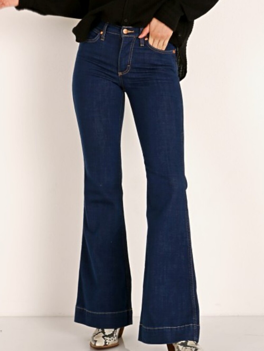 Wrangler Western Yoke Flare Jeans - Picture 9 of 9